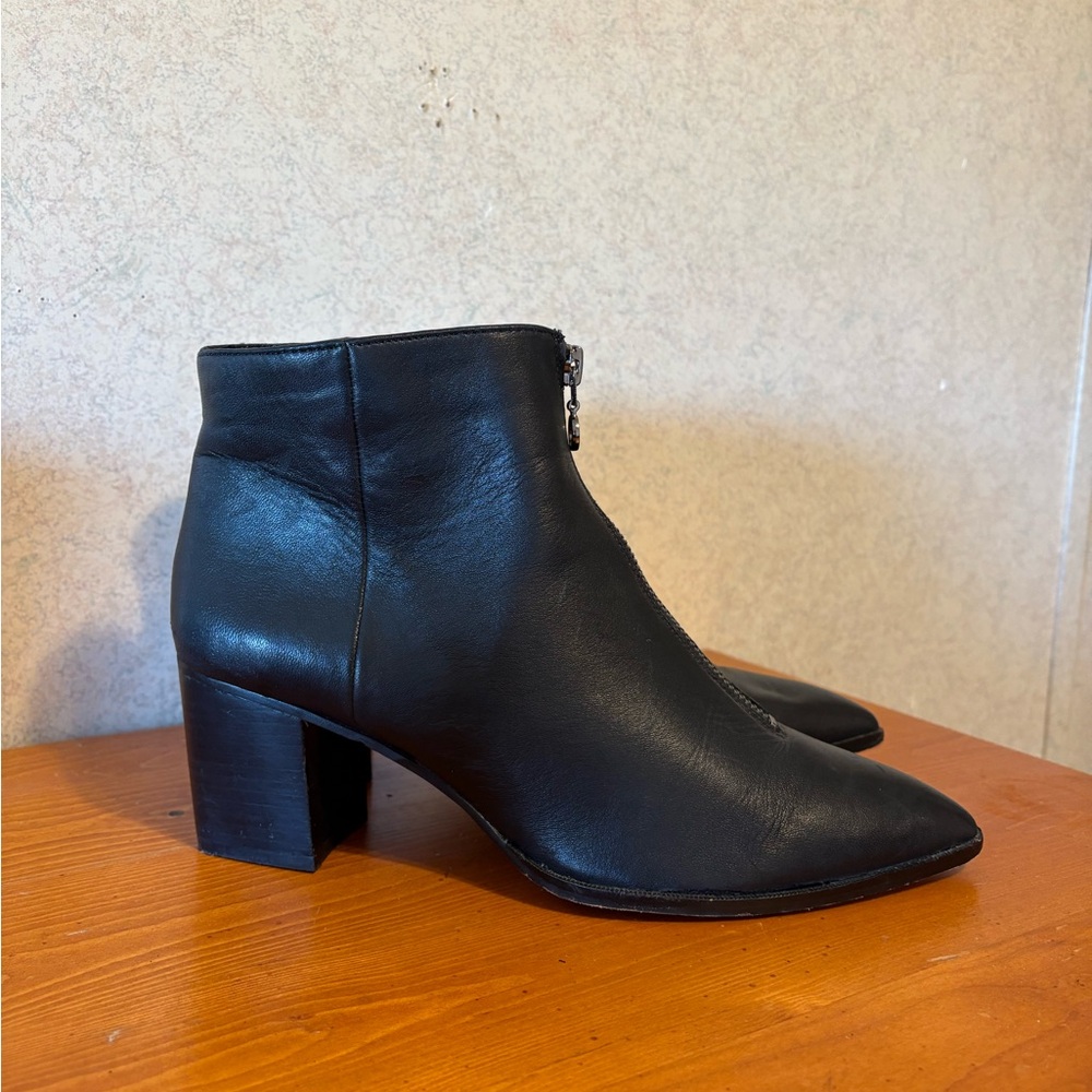 Sole Society Desiray Soft leather Black Ankle Boots With Zipper Womens Size 9m